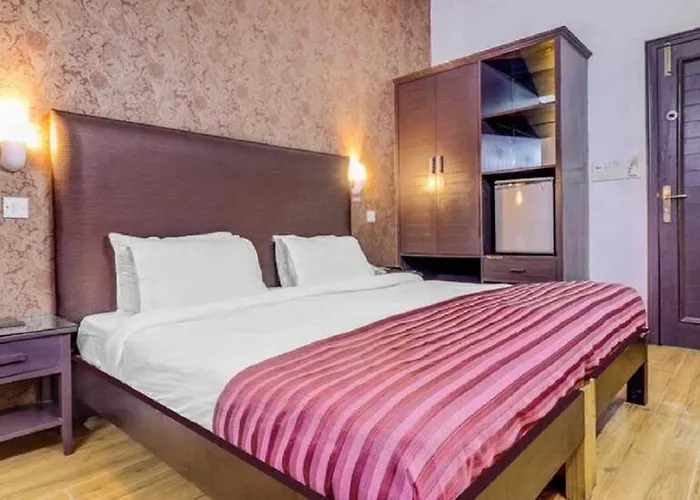 Hotel Chalet At Saket Near Pvr Cinema