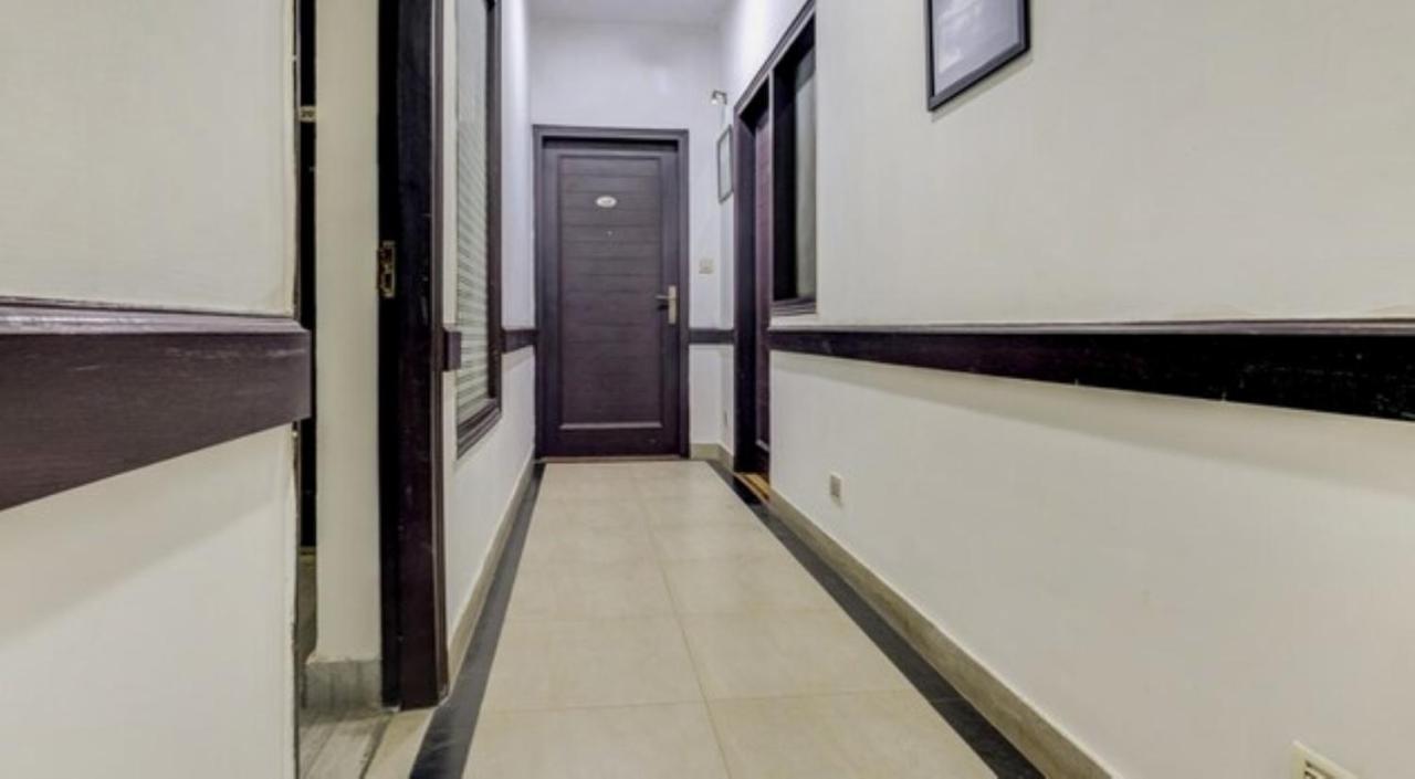 Hotel Chalet At Saket Near Pvr Cinema 3*