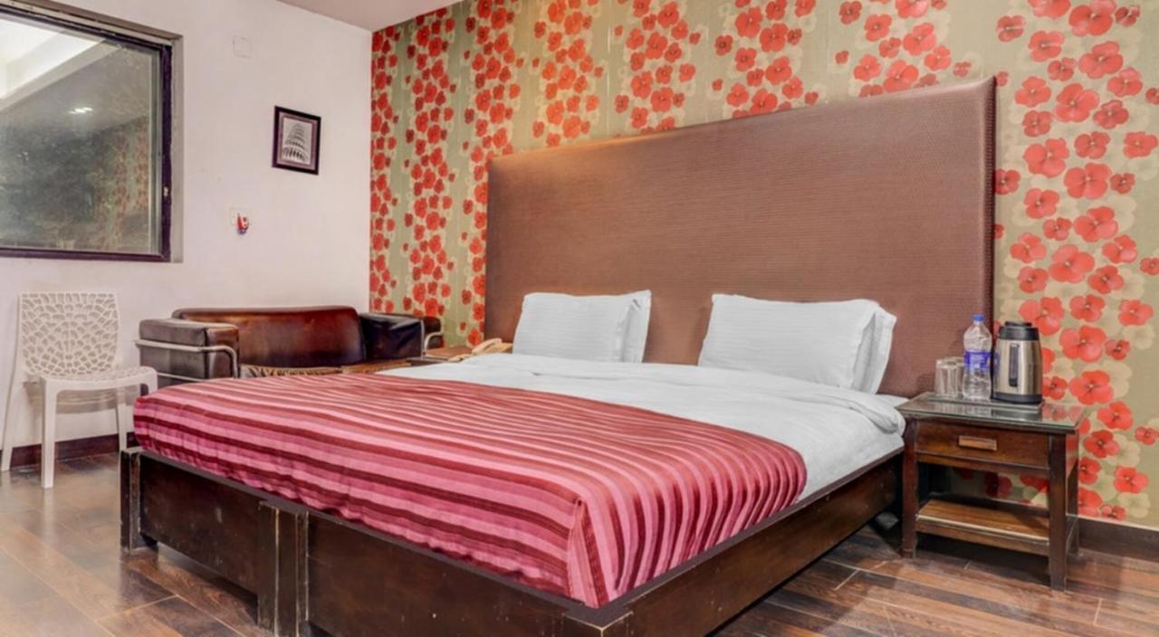 Hotel Chalet At Saket Near Pvr Cinema New Delhi