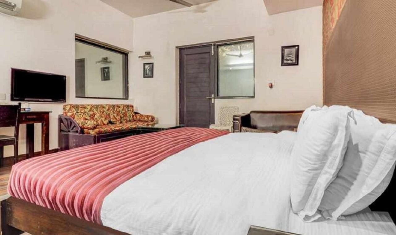 Chalet At Saket Near Pvr Cinema 3*
