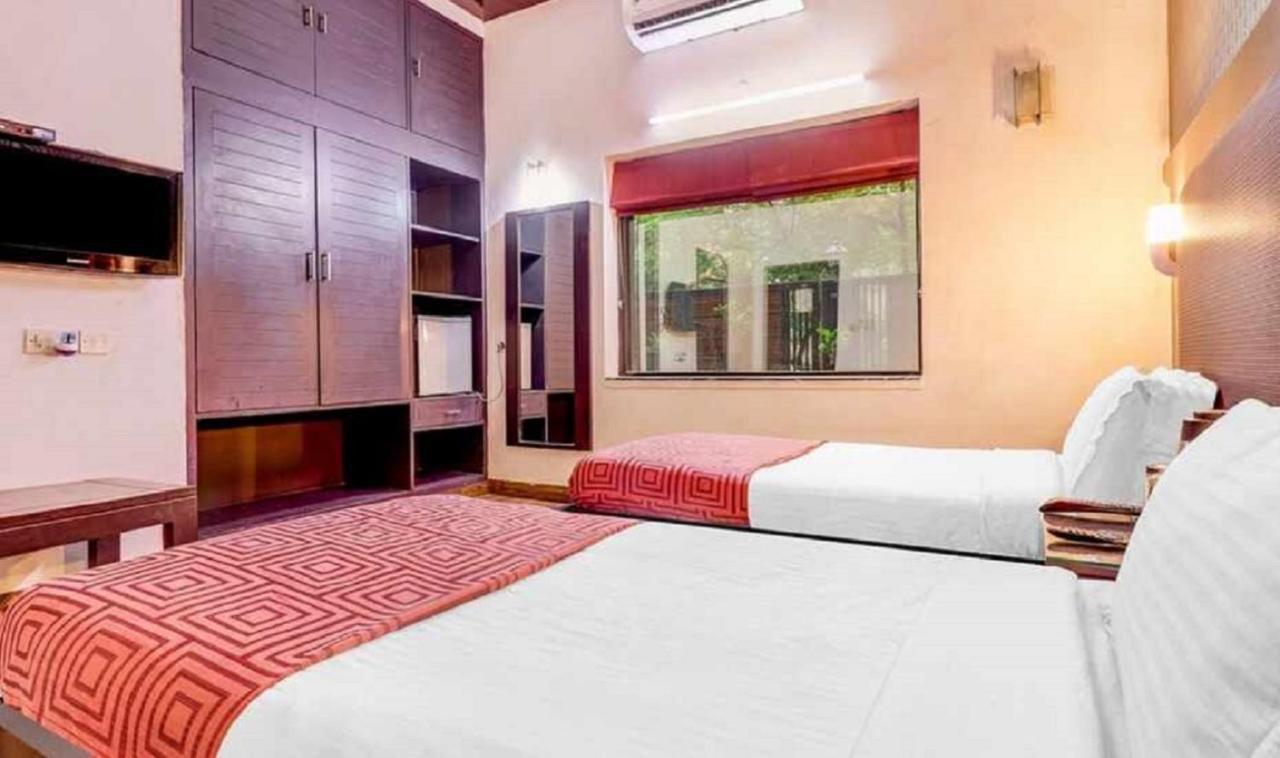 Chalet At Saket Near Pvr Cinema 3*